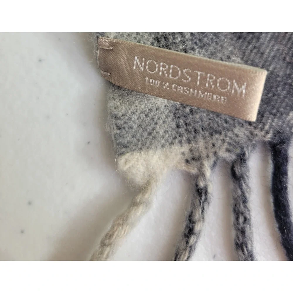 Nordstrom Wrap Shawl Scarf Gray Plaid 100% Cashmere‎ Knit Rectangular 12